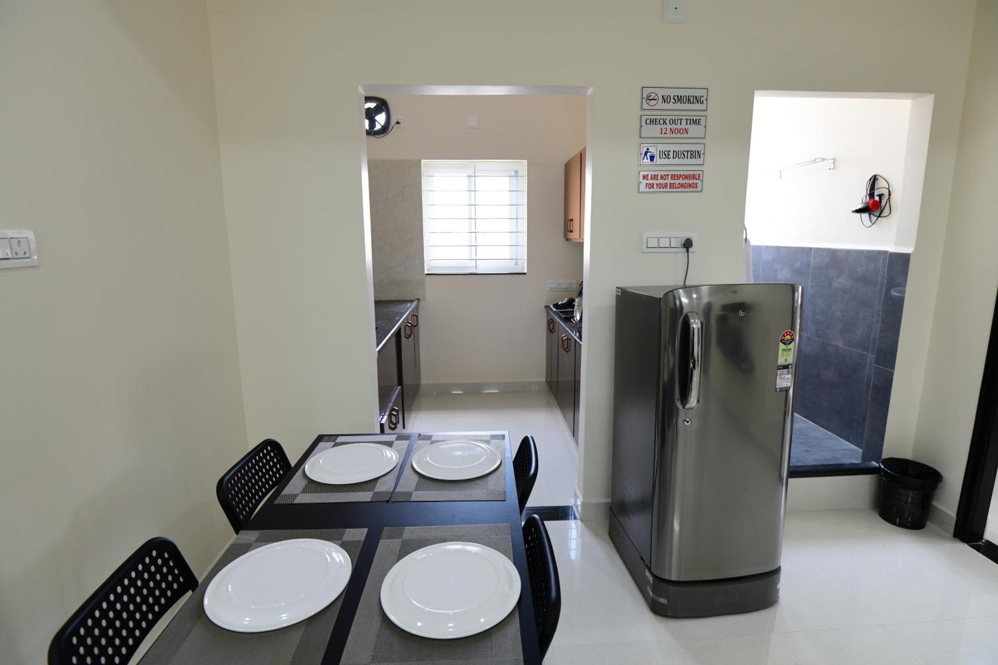 Divya Comforts- 2Bhk ตีรูปาติ ภายนอก รูปภาพ
