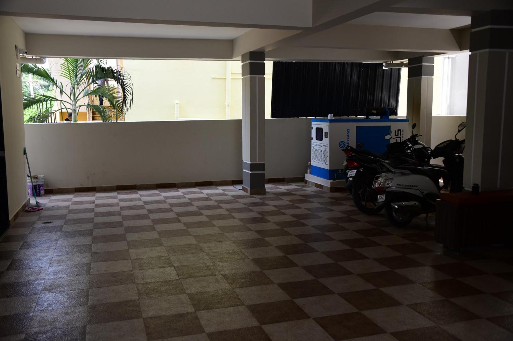 Divya Comforts- 2Bhk ตีรูปาติ ภายนอก รูปภาพ