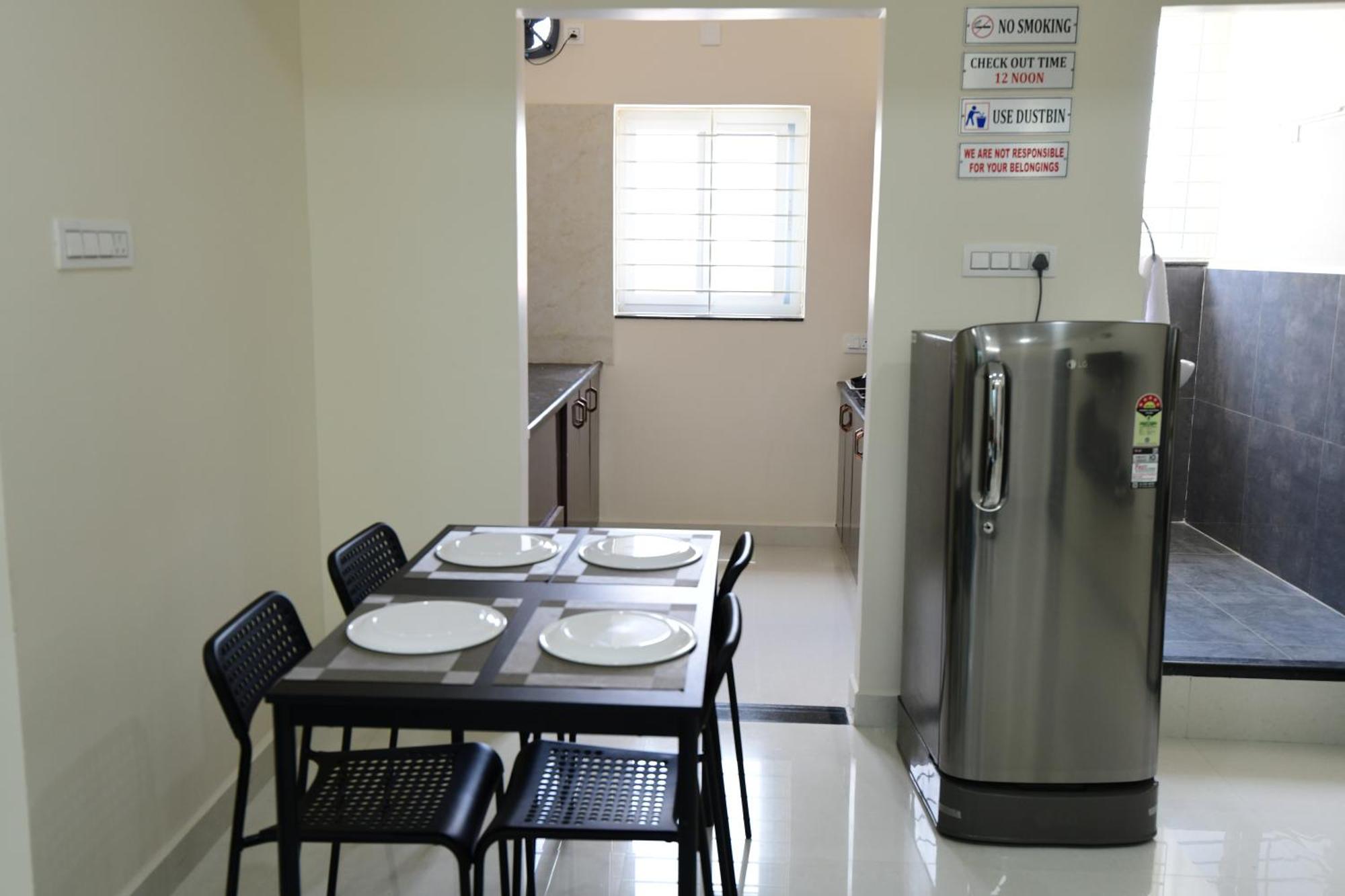Divya Comforts- 2Bhk ตีรูปาติ ภายนอก รูปภาพ