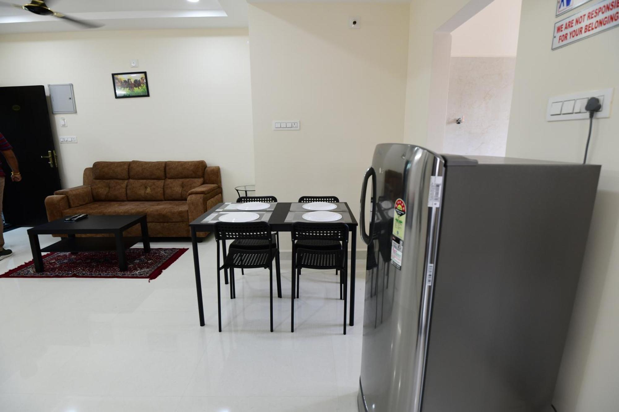 Divya Comforts- 2Bhk ตีรูปาติ ภายนอก รูปภาพ