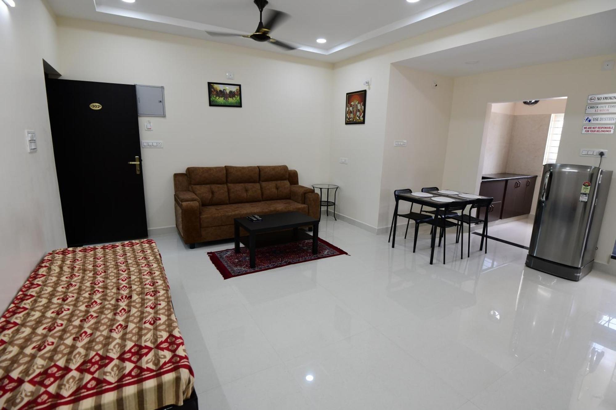 Divya Comforts- 2Bhk ตีรูปาติ ภายนอก รูปภาพ