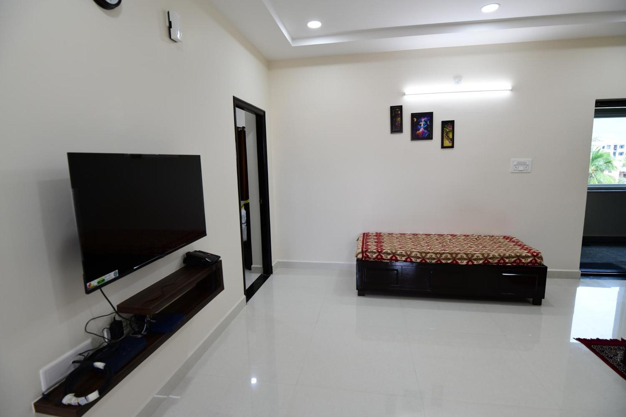 Divya Comforts- 2Bhk ตีรูปาติ ภายนอก รูปภาพ