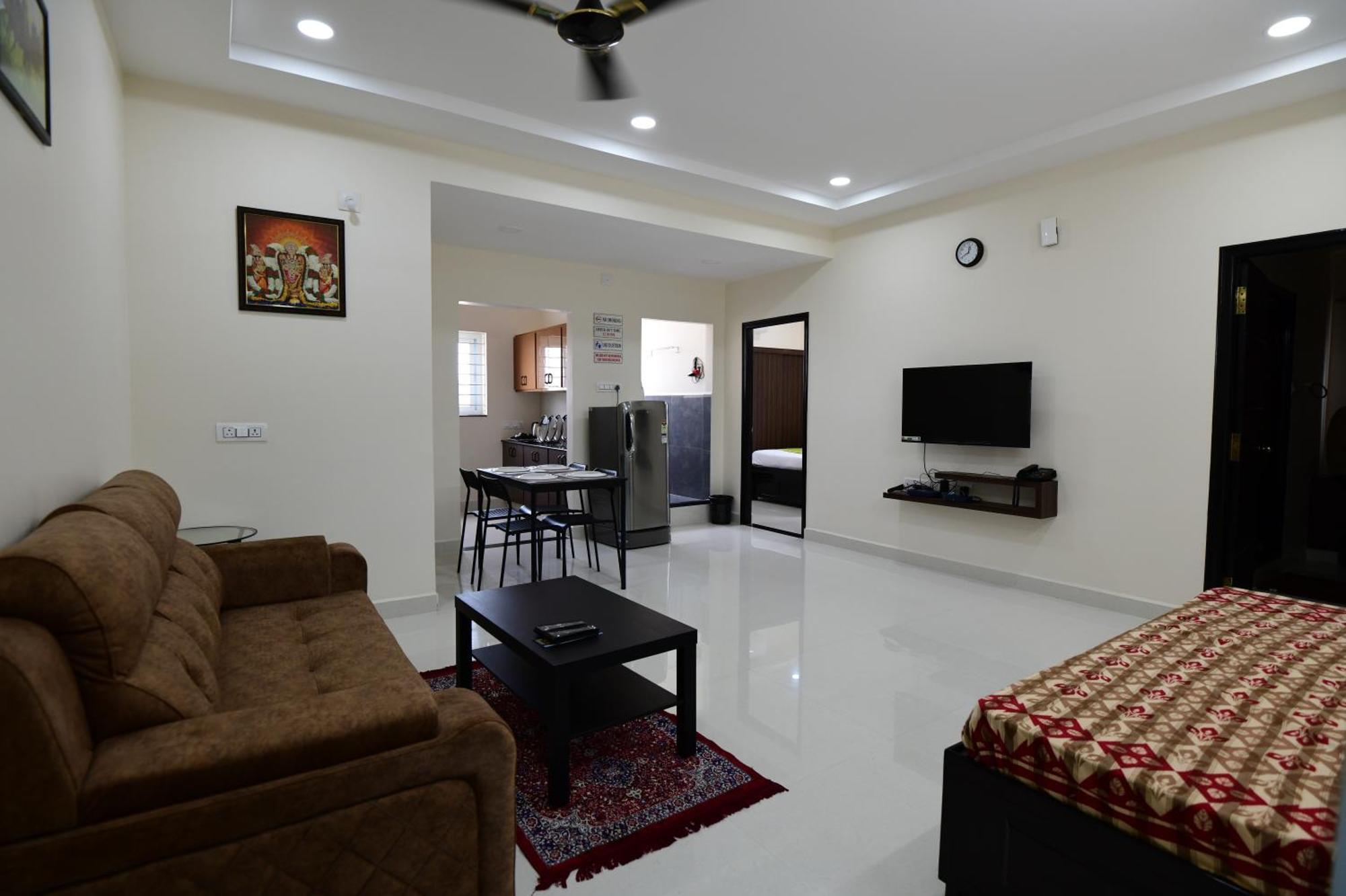 Divya Comforts- 2Bhk ตีรูปาติ ภายนอก รูปภาพ