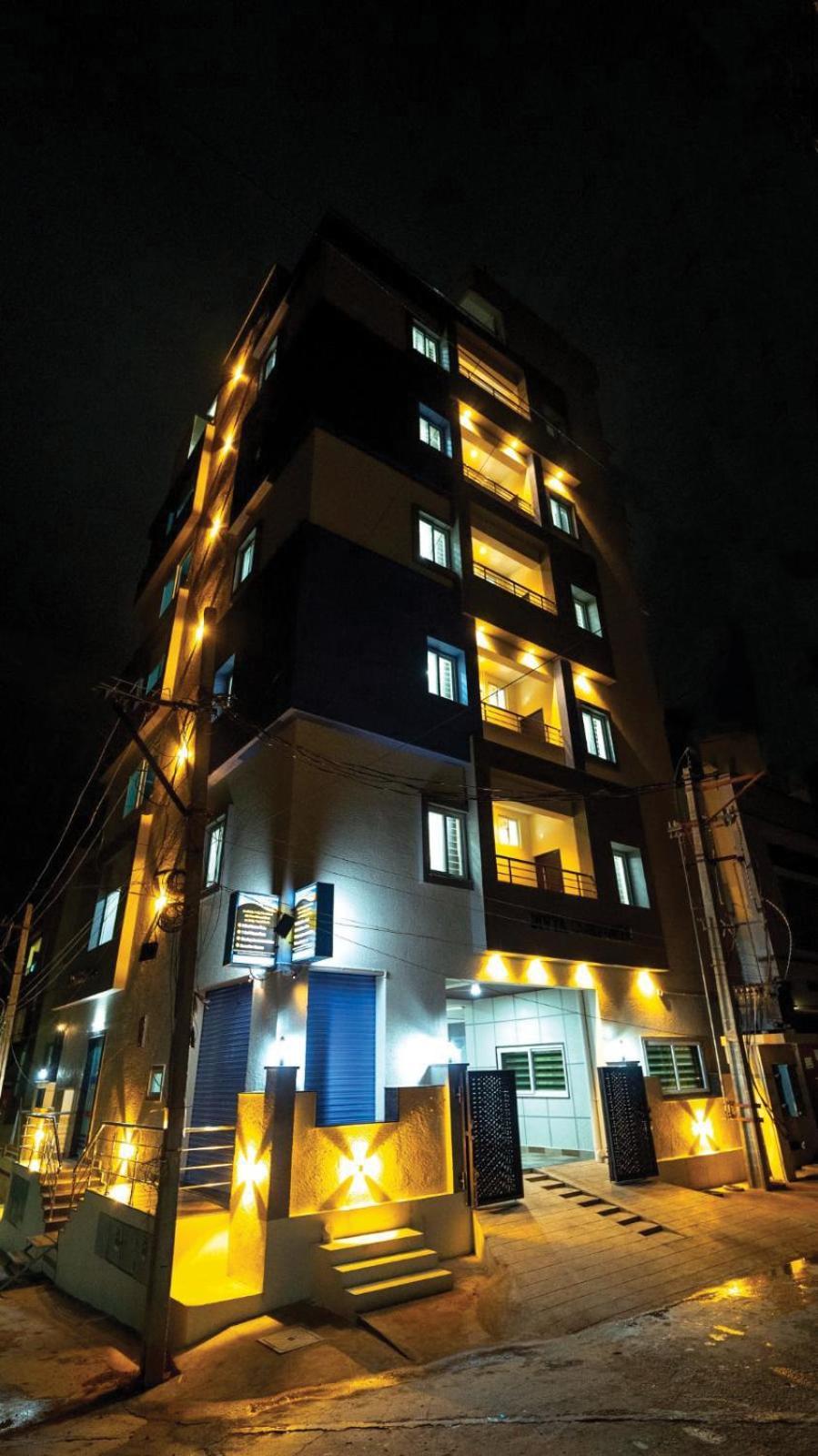 Divya Comforts- 2Bhk ตีรูปาติ ภายนอก รูปภาพ