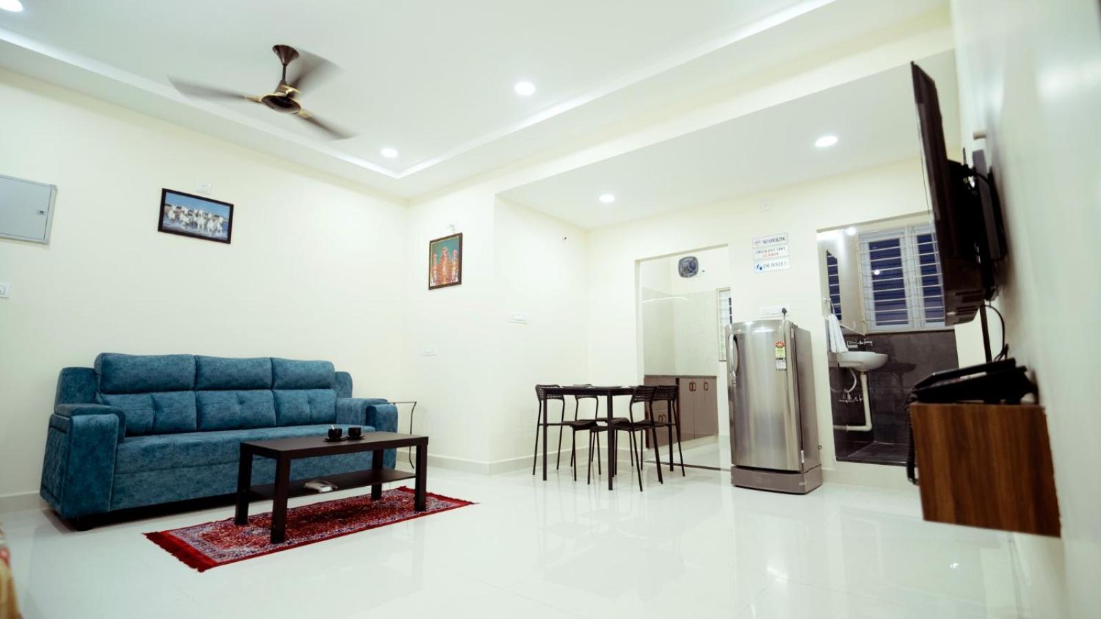 Divya Comforts- 2Bhk ตีรูปาติ ภายนอก รูปภาพ