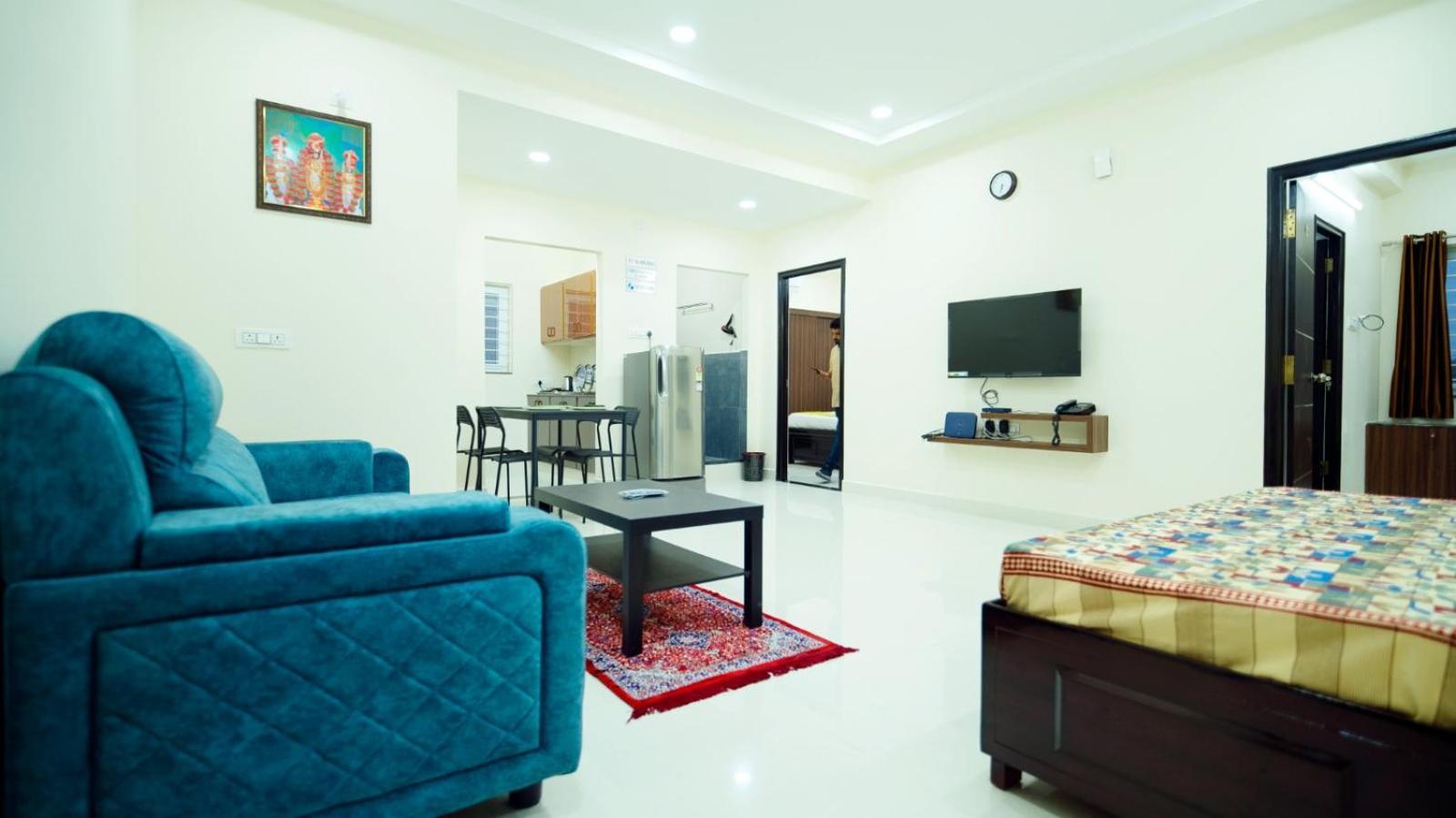 Divya Comforts- 2Bhk ตีรูปาติ ภายนอก รูปภาพ