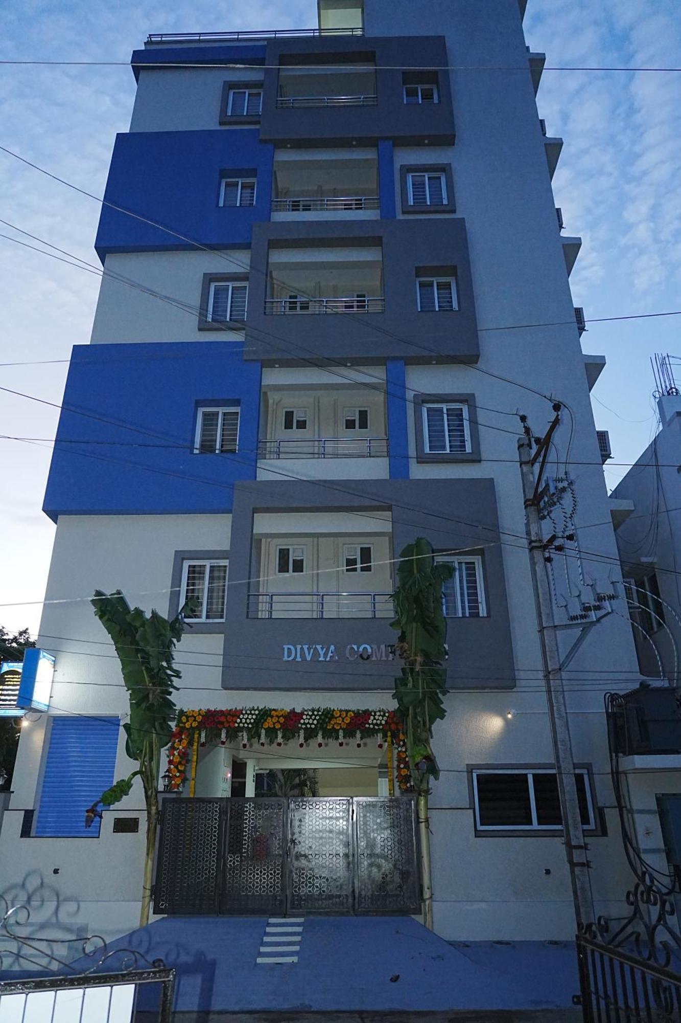 Divya Comforts- 2Bhk ตีรูปาติ ภายนอก รูปภาพ