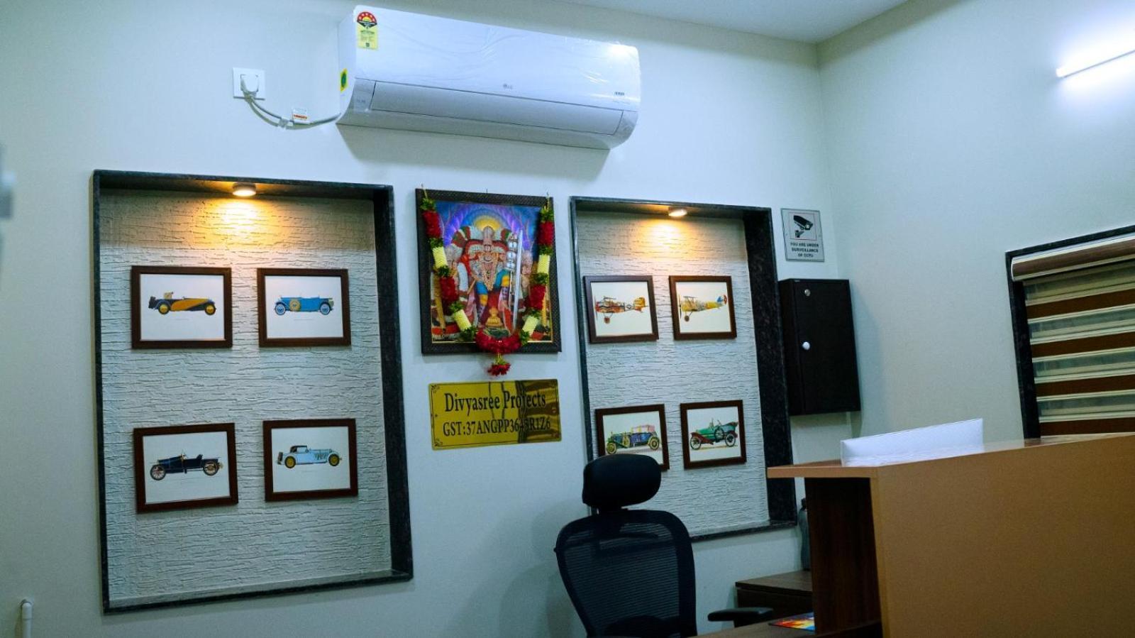 Divya Comforts- 2Bhk ตีรูปาติ ภายนอก รูปภาพ